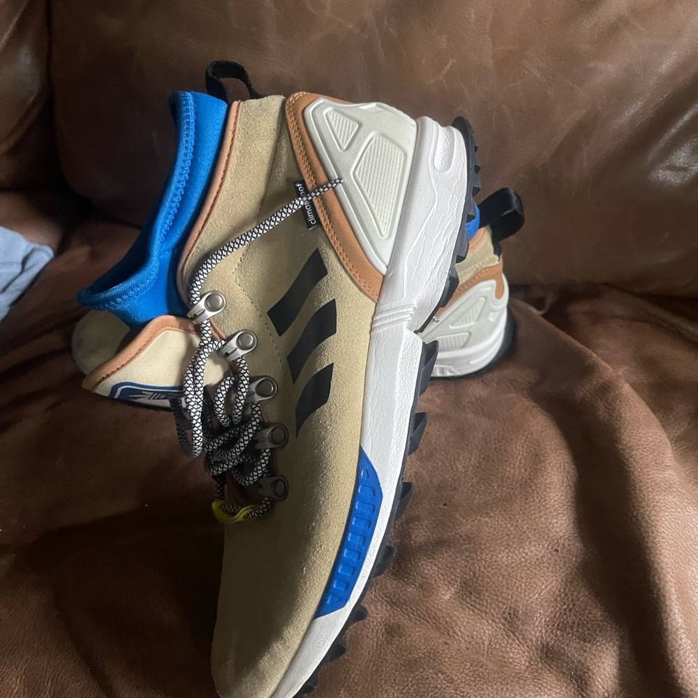 Men’s Adidas casual sneakers